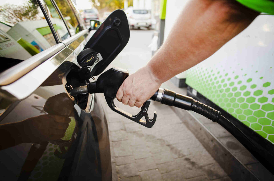 Diesel czy benzyna – jakie auto wypożyczyć?